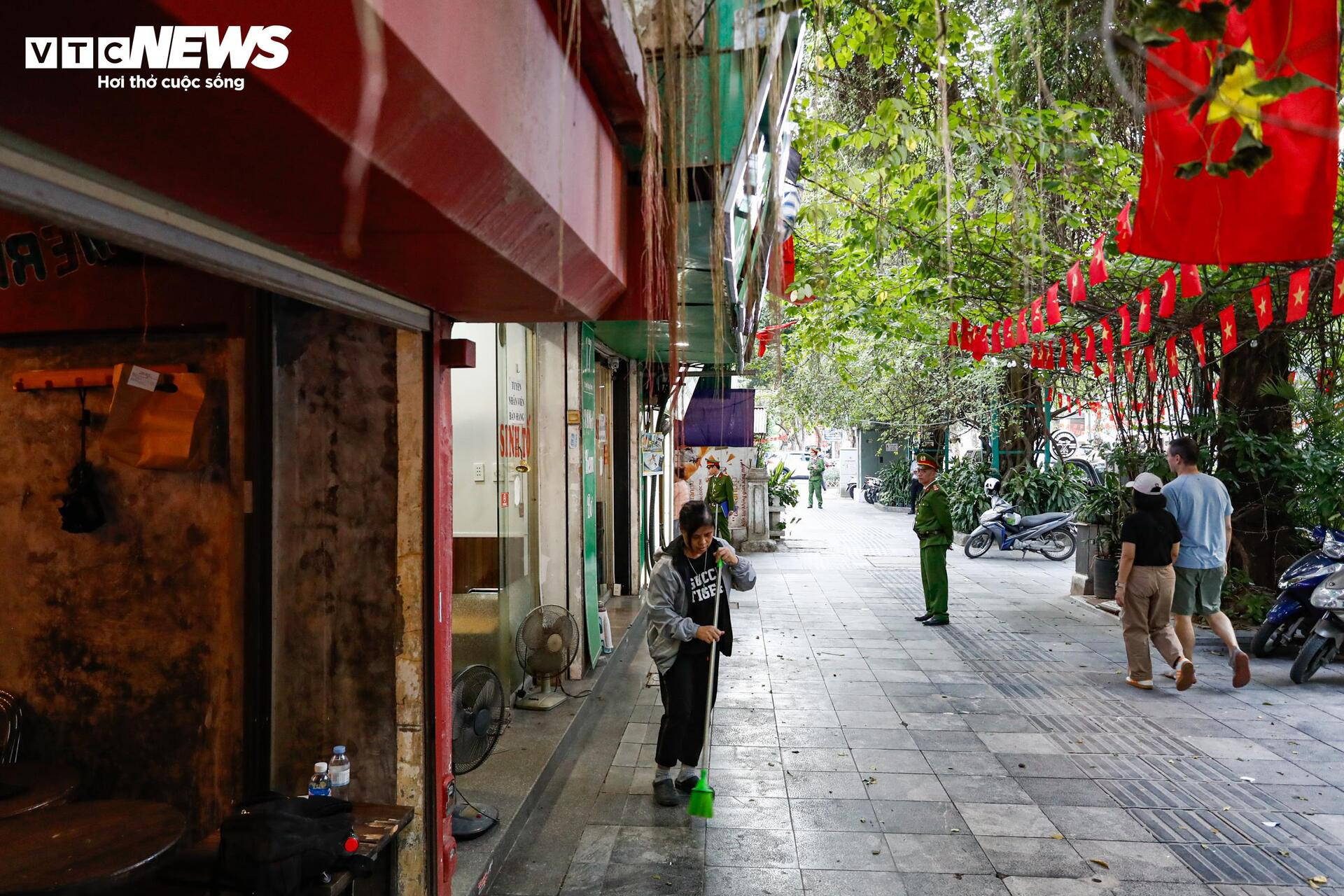 Phố trung tâm Hà Nội ‘lột xác’ sau ngày ra quân dỡ mái che, dọn dẹp vỉa hè- Ảnh 19.