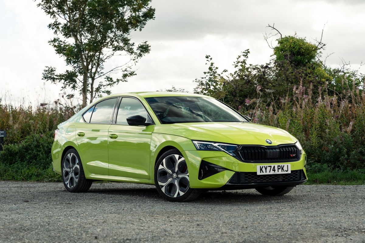 Một mẫu xe thể thao mới sắp được ra mắt thị trường Việt Nam: Nhập châu Âu, giá bán dự kiến thế nào?- Ảnh 1. Một mẫu xe thể thao mới sắp được ra mắt thị trường Việt Nam: Nhập châu Âu, giá bán dự kiến thế nào?- Ảnh 1.