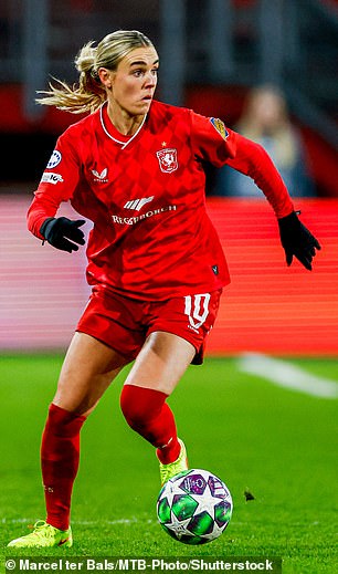 Chưa chia tay người cũ đã nhắn tin tán tỉnh nhau, cặp VĐV xinh đẹp bị chỉ trích “cắm sừng còn khoe khoang