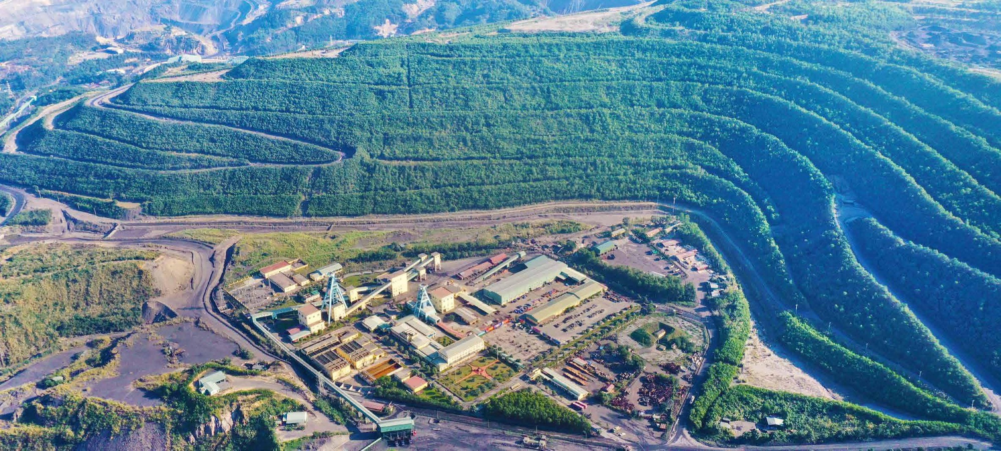 Mũi khoan xuyên lòng đất dưới mức -300m, mở lối khai phá mạch "vàng đen" chiến lược- Ảnh 3.