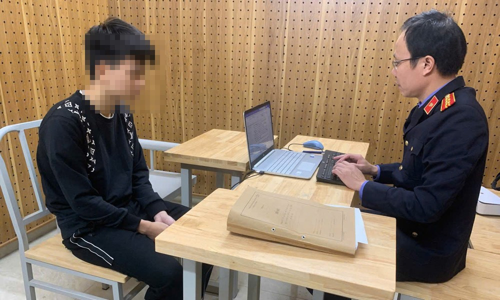 Bắt giữ nhóm đối tượng thay nhau hiếp dâm thiếu nữ- Ảnh 1.