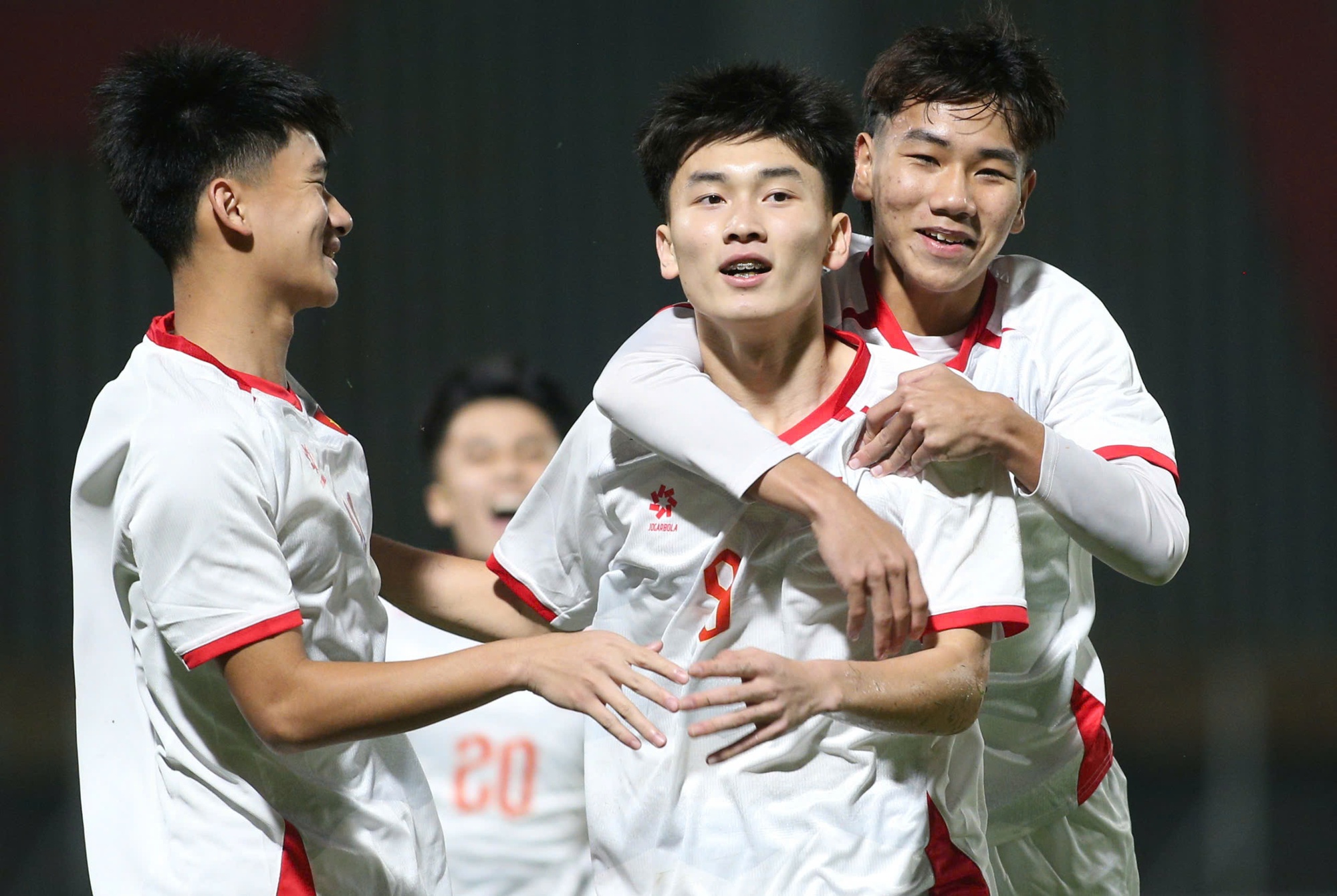 Việt Nam 2-0 Hong Kong: Tiếp tục bay cao trên đỉnh bảng vòng loại châu Á- Ảnh 3. Việt Nam 2-0 Hong Kong: Tiếp tục bay cao trên đỉnh bảng vòng loại châu Á- Ảnh 3.