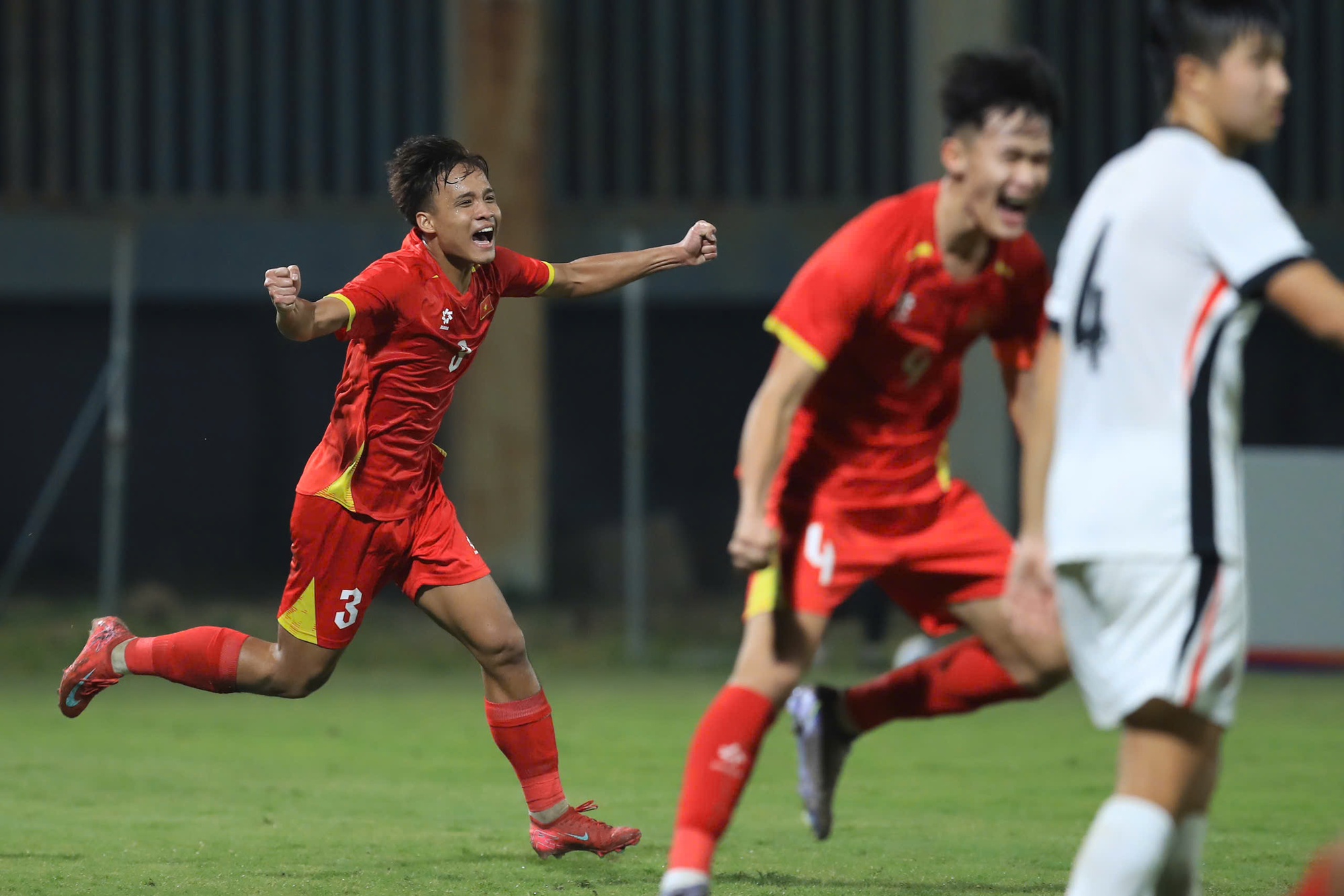 Đả bại Hong Kong, Việt Nam bay cao đầu bảng ở giải châu Á- Ảnh 2.