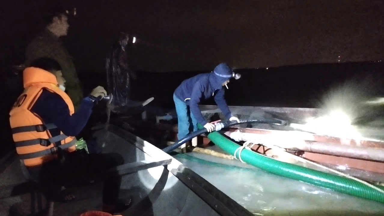 Hai chuyến hàng "bí ẩn" xuất hiện giữa đêm, công an lập tức bao vây, xử lý- Ảnh 1. Hai chuyến hàng "bí ẩn" xuất hiện giữa đêm, công an lập tức bao vây, xử lý- Ảnh 1.