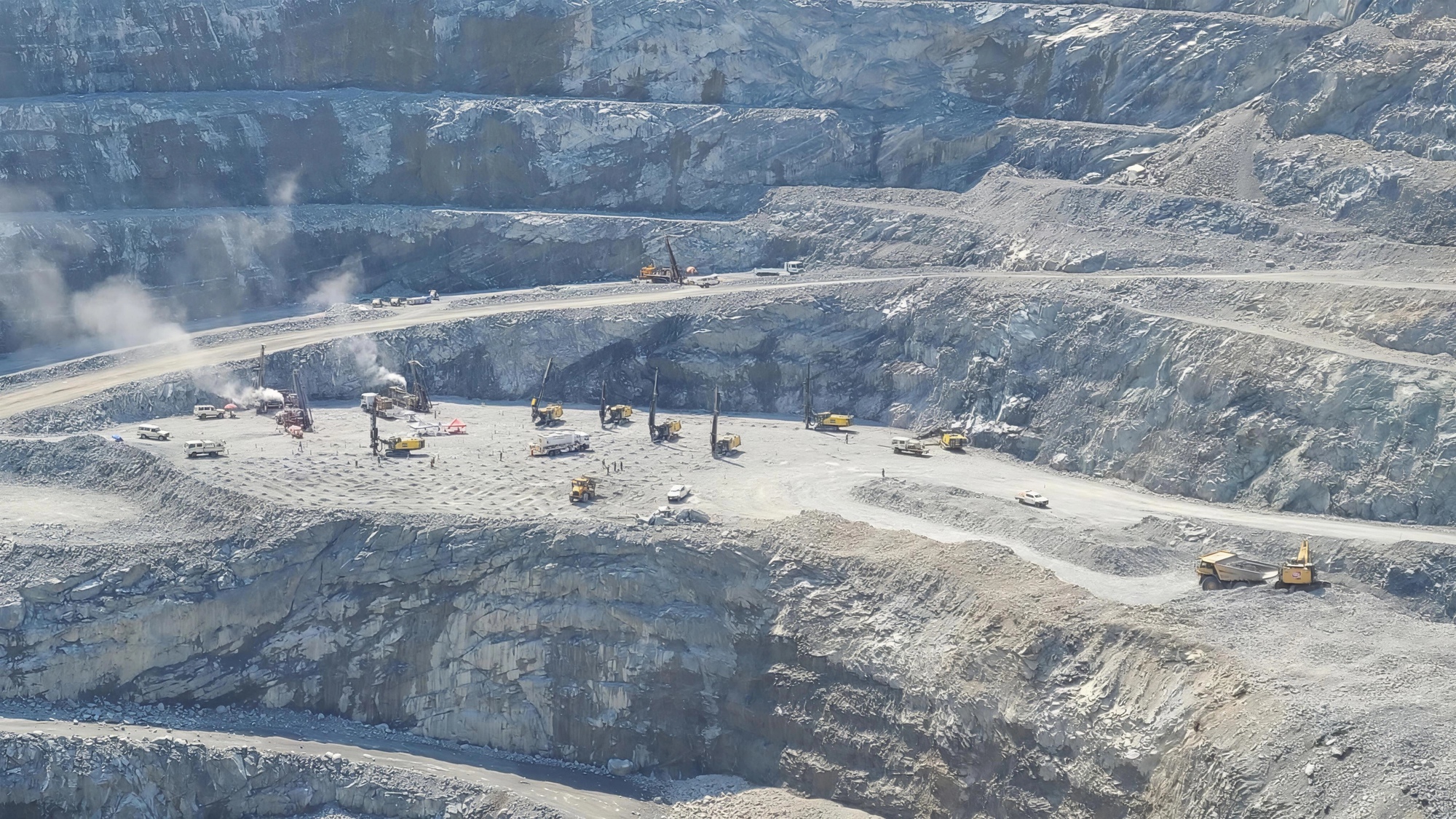 Sau Okvau, Campuchia c&oacute; th&ecirc;m 'g&agrave; đẻ trứng v&agrave;ng&rdquo; Memot: 26 tấn v&agrave;ng chờ khai th&aacute;c- Ảnh 1.