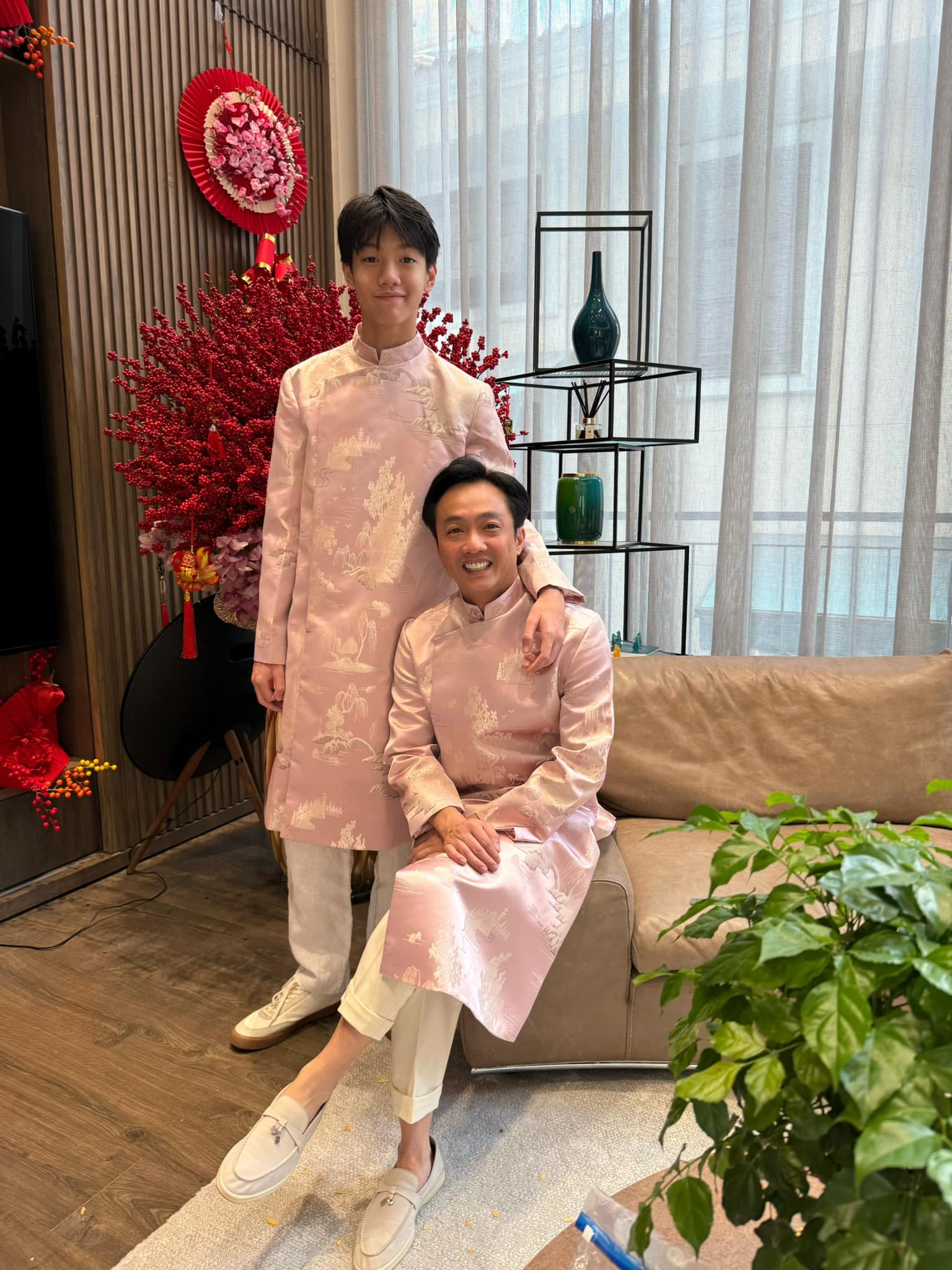 Kh&ocirc;ng nhận ra thiếu gia nh&agrave; Cường Đ&ocirc; La- Ảnh 4.