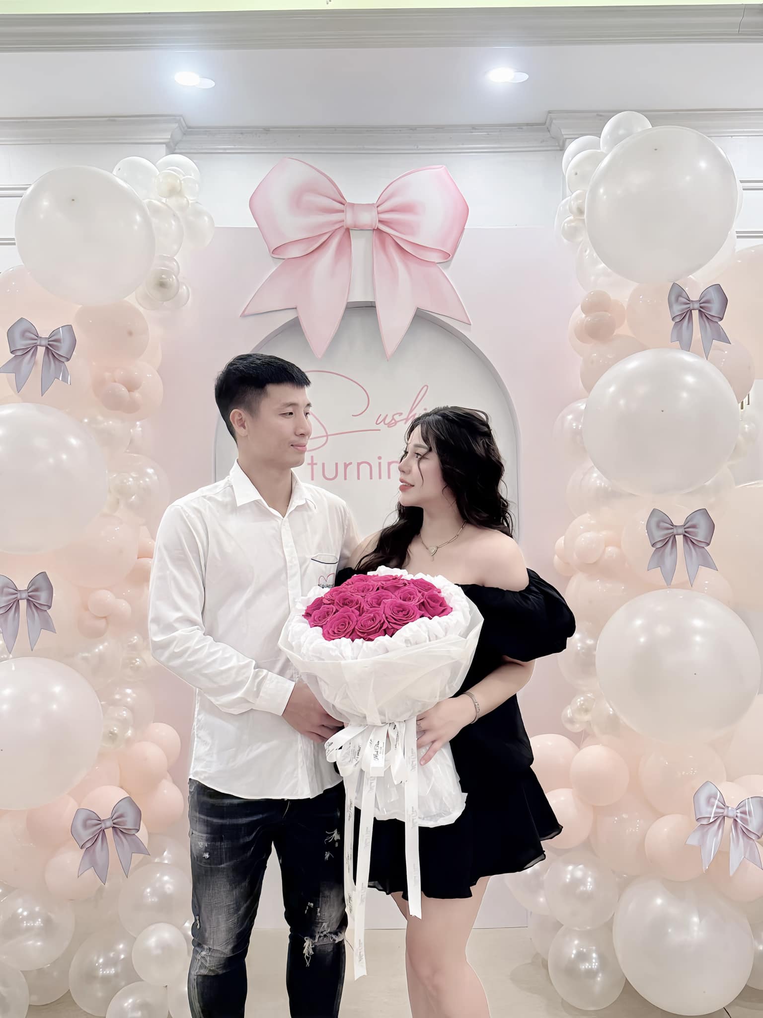 Cuộc sống h&ocirc;n nh&acirc;n của trung vệ B&ugrave;i Tiến Dũng v&agrave; gi&aacute;m đốc kh&aacute;ch sạn sau 4 năm- Ảnh 1.