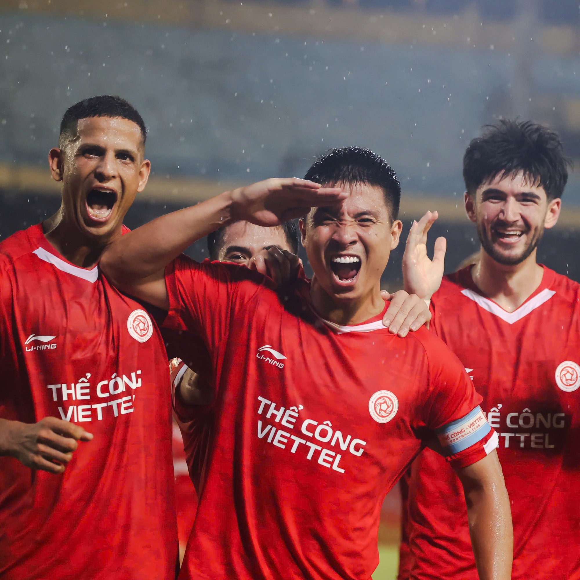 Cuộc sống h&ocirc;n nh&acirc;n của trung vệ B&ugrave;i Tiến Dũng v&agrave; gi&aacute;m đốc kh&aacute;ch sạn sau 4 năm- Ảnh 3.