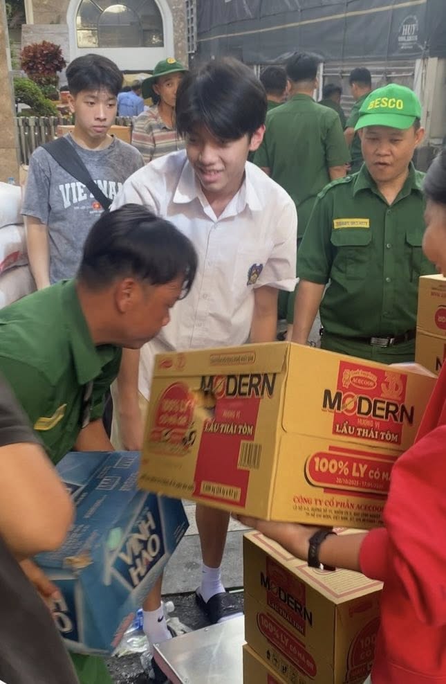 Kh&ocirc;ng nhận ra thiếu gia nh&agrave; Cường Đ&ocirc; La- Ảnh 2.