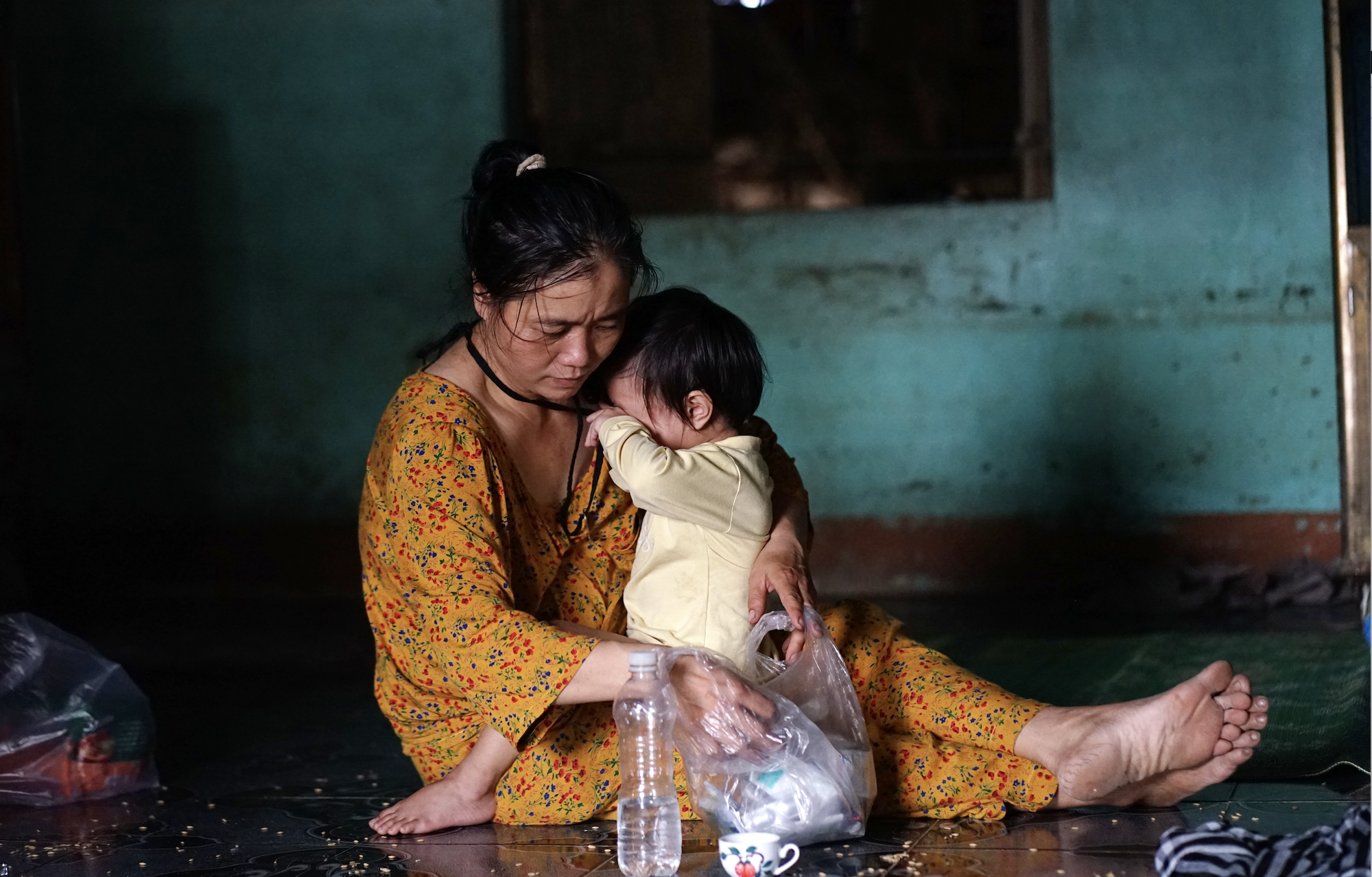 Chồng thiệt mạng trong lũ vì quay lại cứu 2 cháu: Vợ nghẹn lòng kể về bữa cơm vội vã cuối cùng- Ảnh 4. Chồng thiệt mạng trong lũ vì quay lại cứu 2 cháu: Vợ nghẹn lòng kể về bữa cơm vội vã cuối cùng- Ảnh 4.