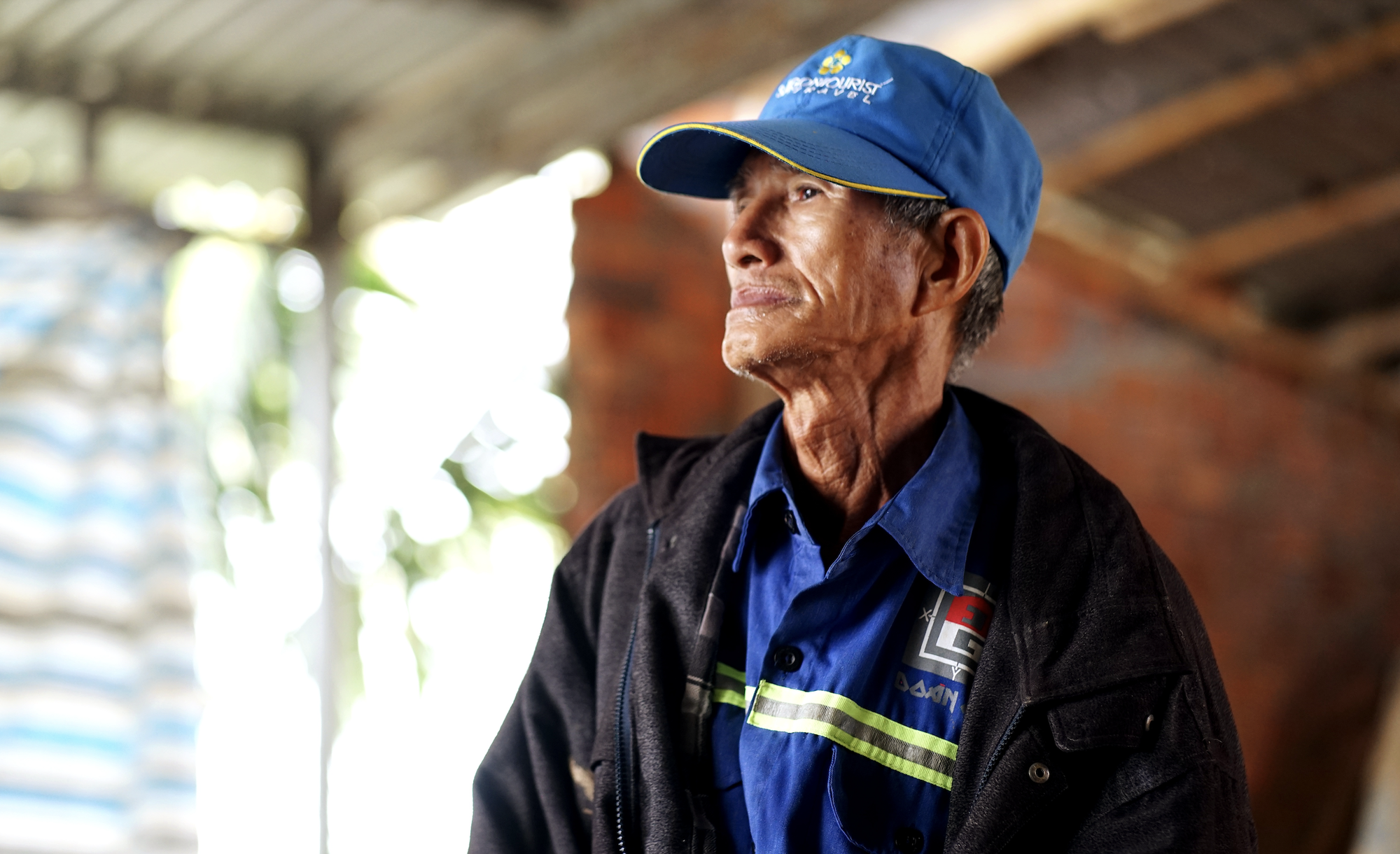 Chồng thiệt mạng trong lũ vì quay lại cứu 2 cháu: Vợ nghẹn lòng kể về bữa cơm vội vã cuối cùng- Ảnh 1. Chồng thiệt mạng trong lũ vì quay lại cứu 2 cháu: Vợ nghẹn lòng kể về bữa cơm vội vã cuối cùng- Ảnh 1.