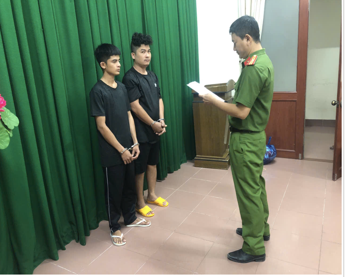 Danh tính 2 nghi phạm giết người tại quán karaoke- Ảnh 1.