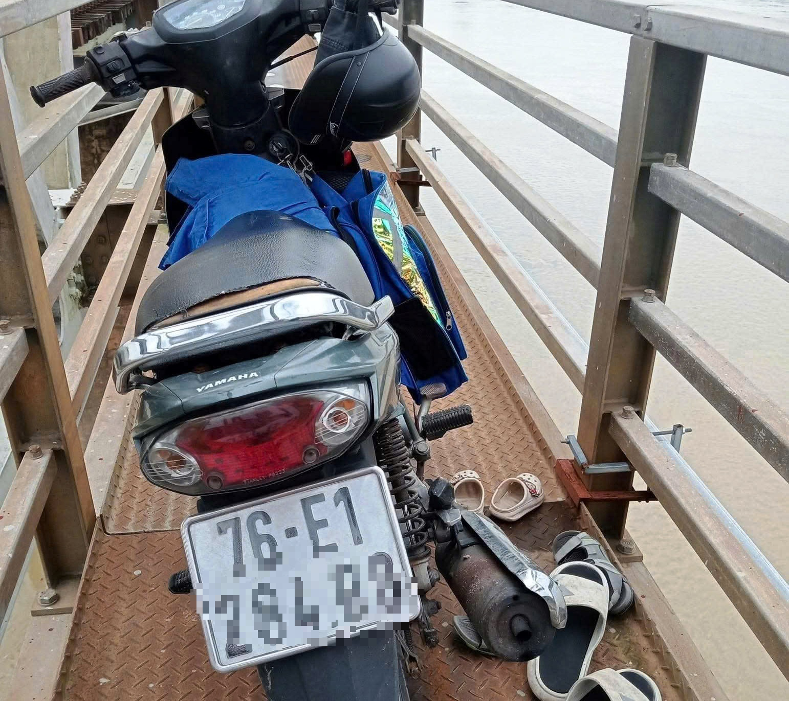 Nguyên nhân cha ôm 2 con nhảy cầu ở Quảng Ngãi- Ảnh 2.