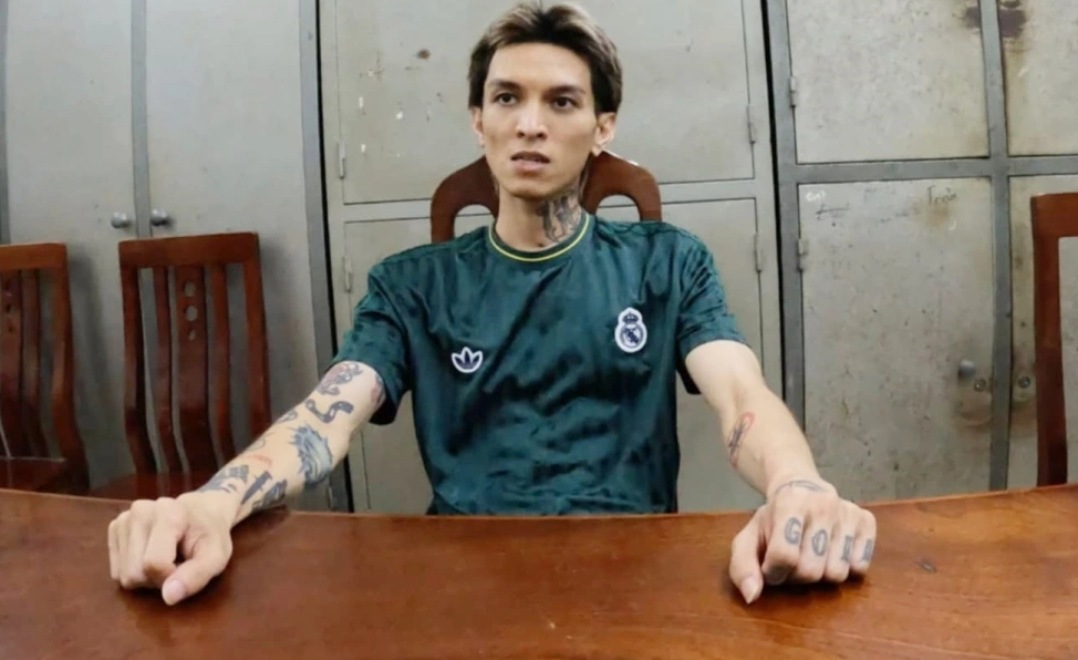 MV trong tù của Bình Gold chỉ là 1 trò đùa- Ảnh 2. MV trong tù của Bình Gold chỉ là 1 trò đùa- Ảnh 2.