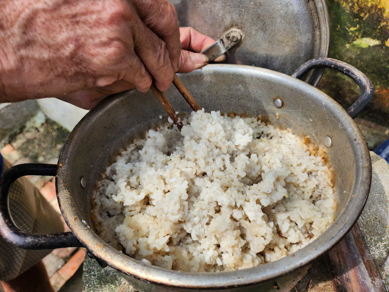 ‘Lũ rút, tài sản của gia đình tôi còn… cái nền nhà’- Ảnh 4.