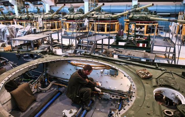 Chuy&ecirc;n gia: C&ocirc;ng nghiệp quốc ph&ograve;ng EU kh&ocirc;ng thể so với Nga về khối lượng vũ kh&iacute;- Ảnh 1.