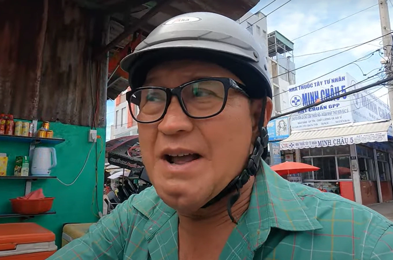 Nam nghệ sĩ đình đám một thời: 72 tuổi ở nhà thuê, bán bánh bèo vẫn hạnh phúc bên vợ kém 20 tuổi- Ảnh 3.