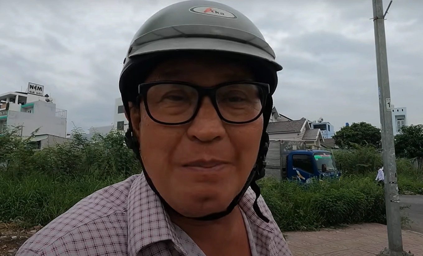 Nam nghệ sĩ đình đám một thời: 72 tuổi ở nhà thuê, bán bánh bèo vẫn hạnh phúc bên vợ kém 20 tuổi- Ảnh 4.