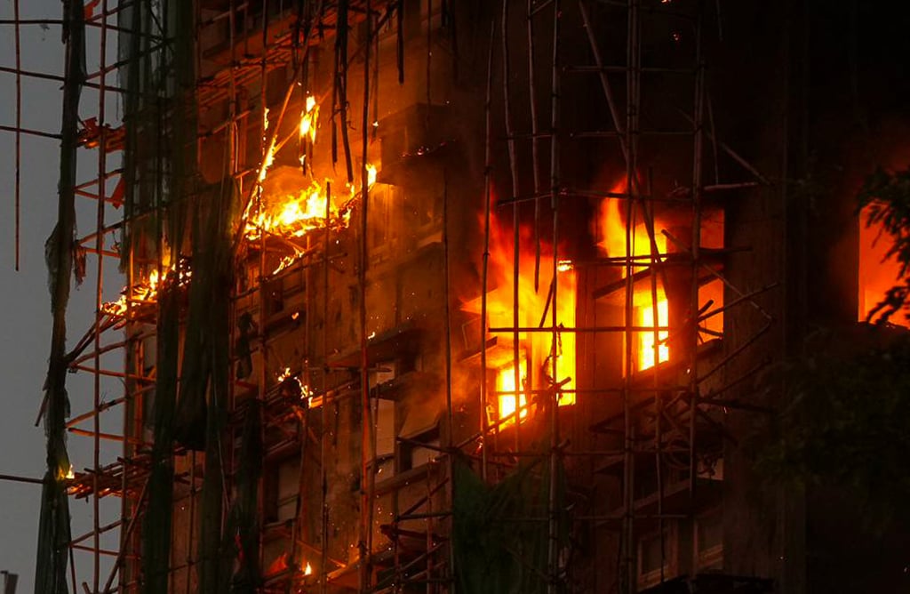 Thảm hoạ ch&aacute;y chung cư tại Hong Kong: Lửa bao tr&ugrave;m 8 to&agrave; nh&agrave;, &iacute;t nhất 12 người thiệt mạng, nhiều người bị thương nặng- Ảnh 1.