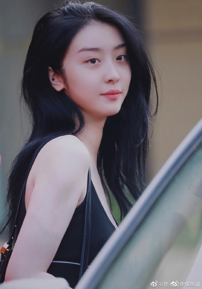 Sự hết thời của một 1 ng&ocirc;i sao: Nhan sắc tụt dốc thảm hại, thực lực dở ẹc k&eacute;o lu&ocirc;n đồng nghiệp xuống vực- Ảnh 2.