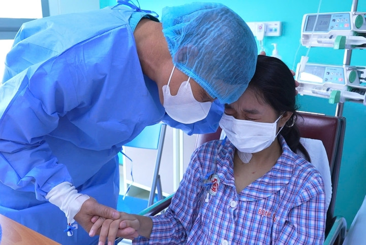 Bố Hiến Gan Cứu Con Gái 20 Tuổi Dù Nhóm Máu Không Phù Hợp- Ảnh 1.