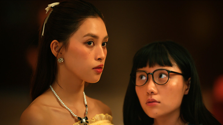 Khỏi cần ánh sáng, mỹ nhân Việt này tự phát sáng giữa khung hình: Cả mặt toàn tinh hoa, càng quay cận càng đẹp- Ảnh 9. Khỏi cần ánh sáng, mỹ nhân Việt này tự phát sáng giữa khung hình: Cả mặt toàn tinh hoa, càng quay cận càng đẹp- Ảnh 9.