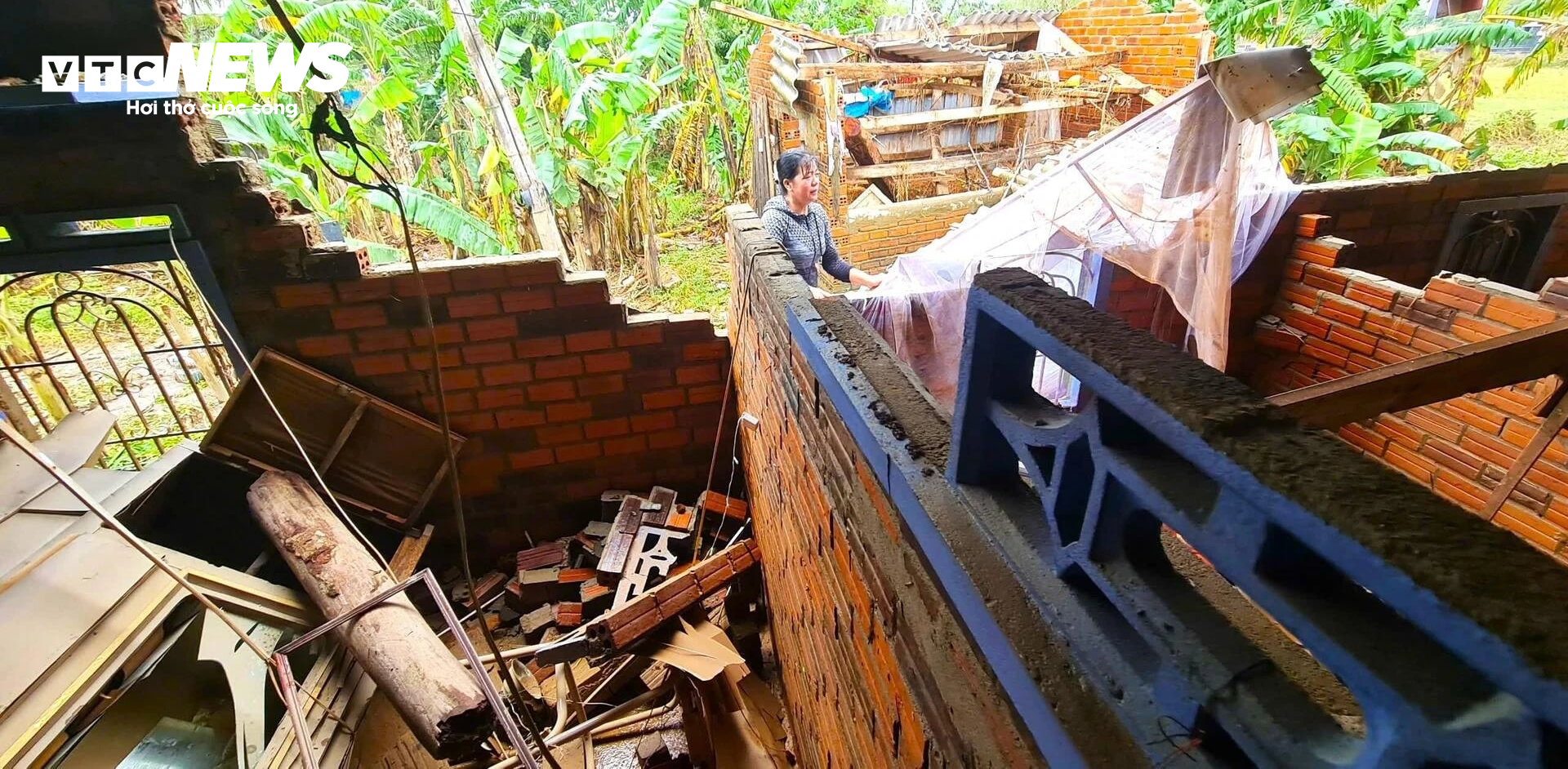 ‘Lũ rút, tài sản của gia đình tôi còn… cái nền nhà’- Ảnh 1.