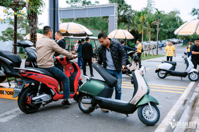 Người H&agrave; Nội cần điều kiện g&igrave; để được nhận 5 triệu khi đổi sang xe m&aacute;y điện?- Ảnh 1.