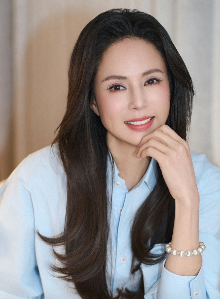 Ngỡ ngàng với sắc vóc ở tuổi 59 của 'Tiểu Long Nữ đẹp nhất màn ảnh'- Ảnh 1.