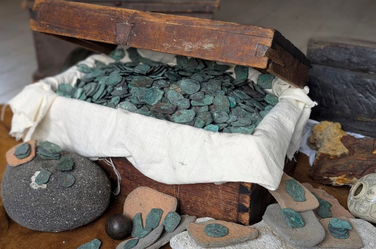 Phát hiện 3 tấn vàng, 15 tấn bạc có giá trị gần 10.000 tỷ đồng trên một nhóm xác 12 con thuyền đắm- Ảnh 1.