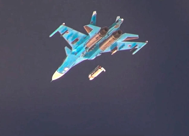 Bom lượn tầm xa mới của Nga đặt phòng tuyến phía sau của Ukraine trong tầm với- Ảnh 3. Bom lượn tầm xa mới của Nga đặt phòng tuyến phía sau của Ukraine trong tầm với- Ảnh 3.