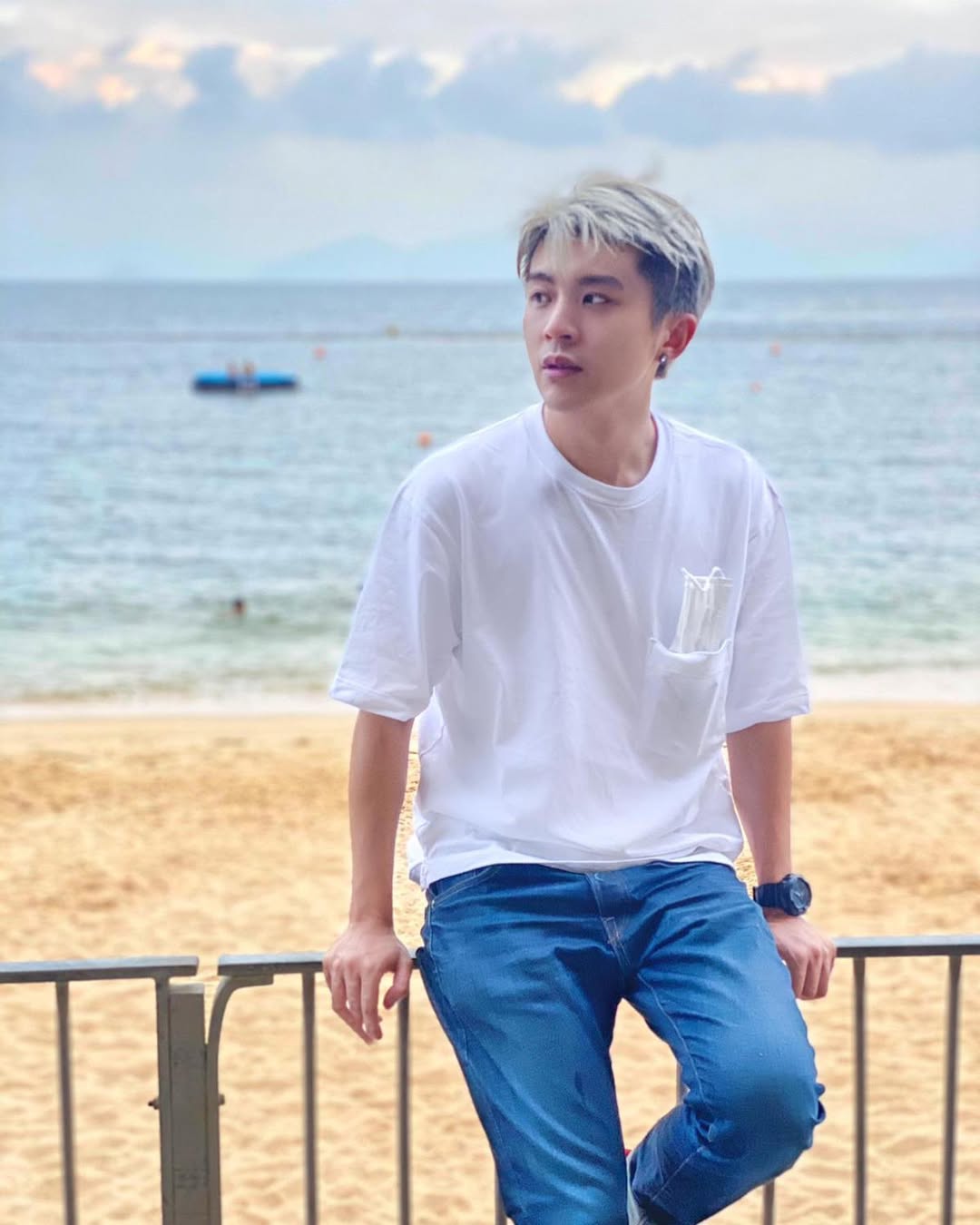 Sự hết thời của 1 ngôi sao: Từng nhận cả núi kịch bản, giờ làm bartender, quét rác đến phát tờ rơi kiếm sống- Ảnh 4. Sự hết thời của 1 ngôi sao: Từng nhận cả núi kịch bản, giờ làm bartender, quét rác đến phát tờ rơi kiếm sống- Ảnh 4.