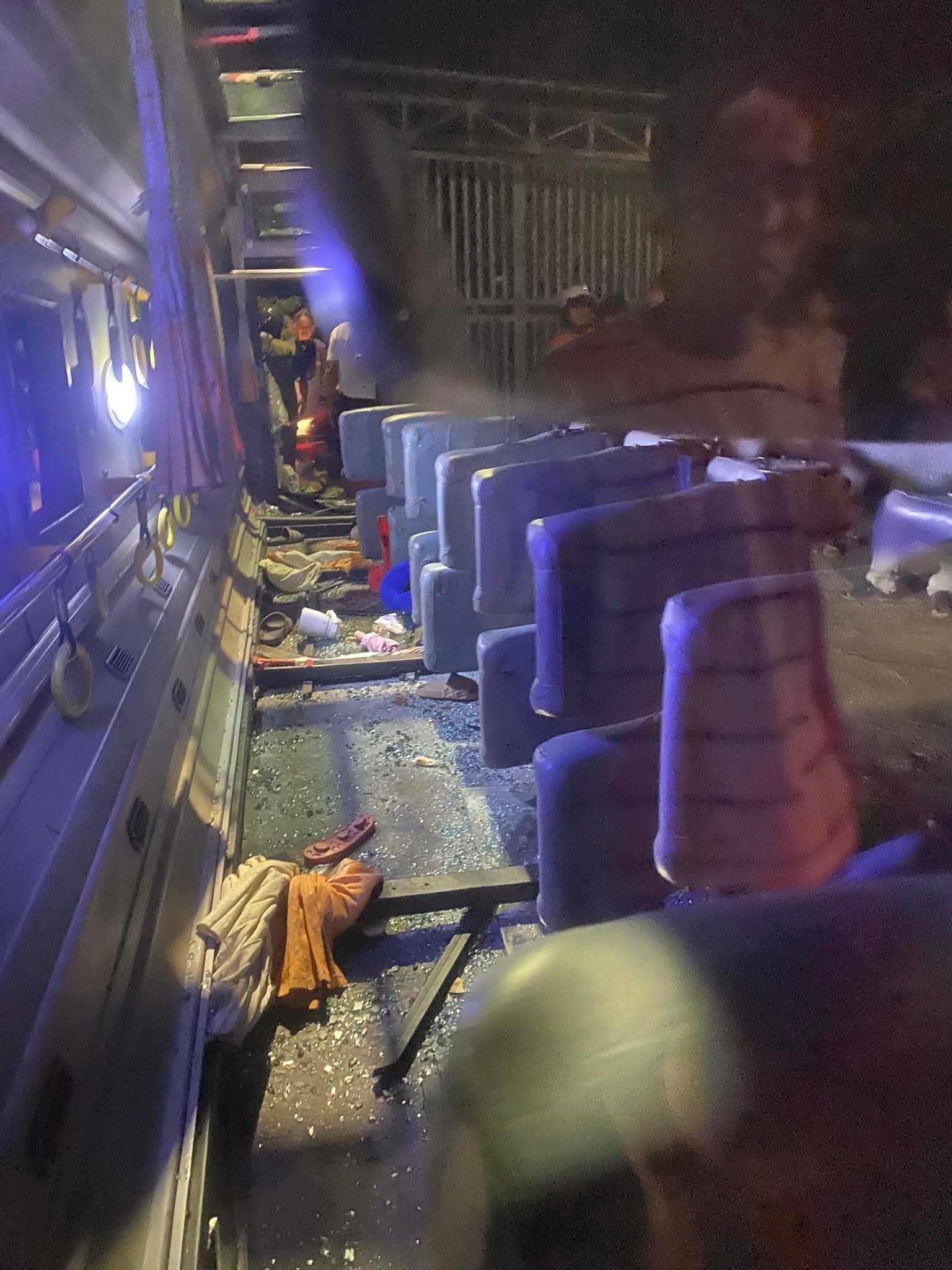 Điều tra vụ lật xe chở công nhân ở Tây Ninh, 10 người nhập viện- Ảnh 2.