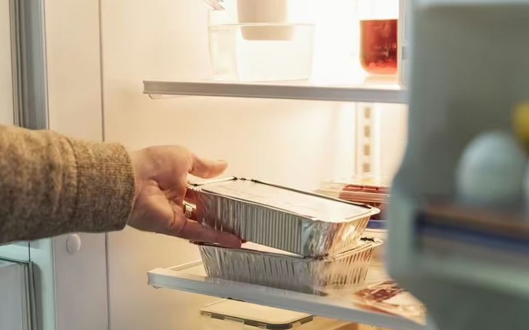 Sai Lầm Khi Bảo Quản Đồ Ăn Thừa Trong Tủ Lạnh Khiến Vi Khuẩn Sinh Sôi, Đe Dọa Sức Khỏe- Ảnh 1.