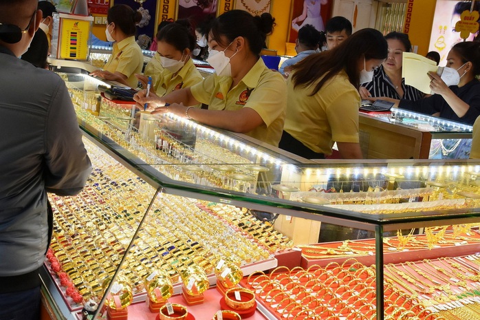 Giá vàng hôm nay 27-11: Bật tăng trở lại - Ảnh 1.