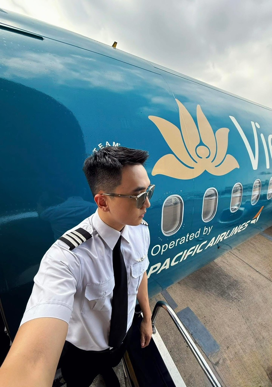 Chàng shipper quê mùa trong "Cưới vợ cho cha": Đời thực là phi công, cực điển trai- Ảnh 4.