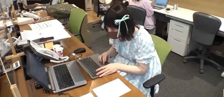 Chàng trai mặc đồ nữ và cuộc sống chống lại kỳ vọng gia đình  - Ảnh 3.