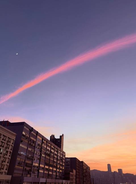 "C&acirc;y cầu lạ" xuất hiện tr&ecirc;n bầu trời Hong Kong (Trung Quốc) sau 3 tiếng vụ ch&aacute;y như tận thế- Ảnh 6.