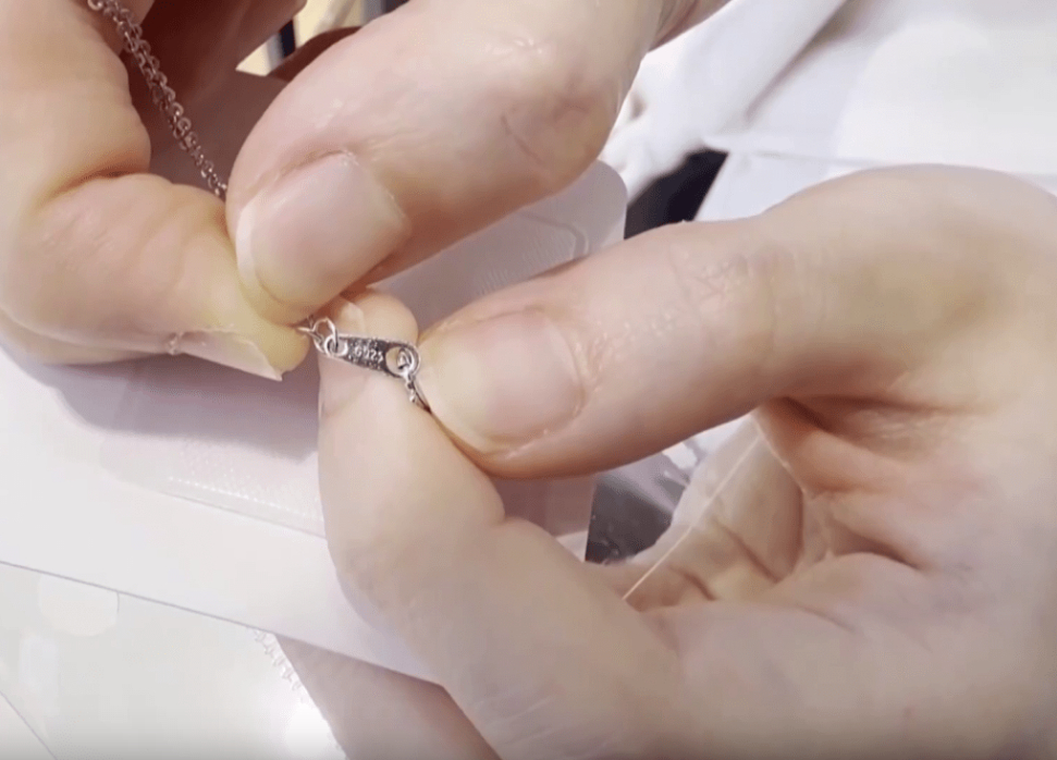 Nhiều mẫu trang sức bị phát hiện chứa chất gây ung thư vượt chuẩn 9.000 lần, bất ngờ vì nơi bán được nhiều người lựa chọn - Ảnh 5.