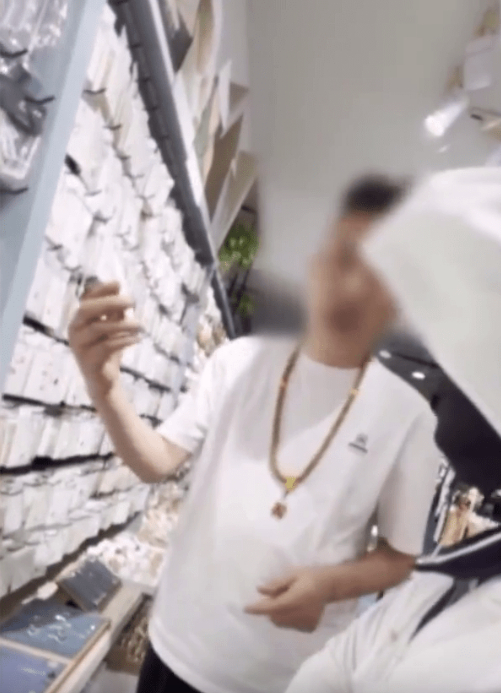 Nhiều mẫu trang sức bị phát hiện chứa chất gây ung thư vượt chuẩn 9.000 lần, bất ngờ vì nơi bán được nhiều người lựa chọn - Ảnh 2.