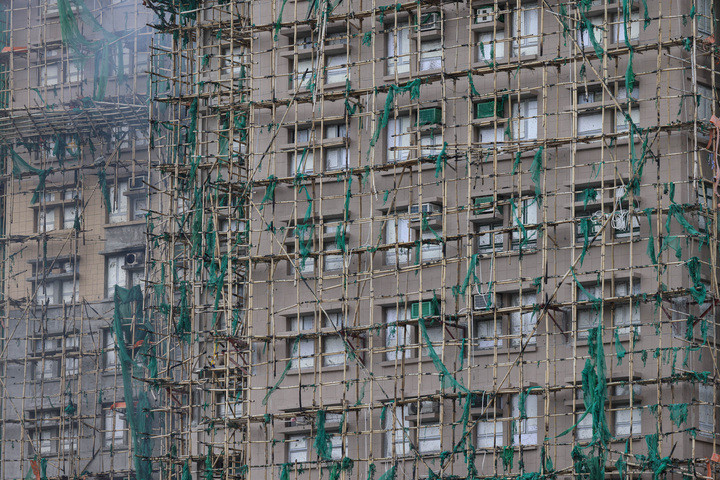 Vụ cháy chung cư ở Hong Kong: Tia lửa nhỏ gây thảm họa lớn cho người dân - Ảnh 3.