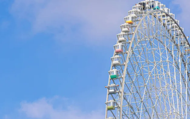 Sét đánh khiến 20 người mắc kẹt trên vòng đu quay cao nhất Nhật Bản trong nhiều giờ - Ảnh 1.