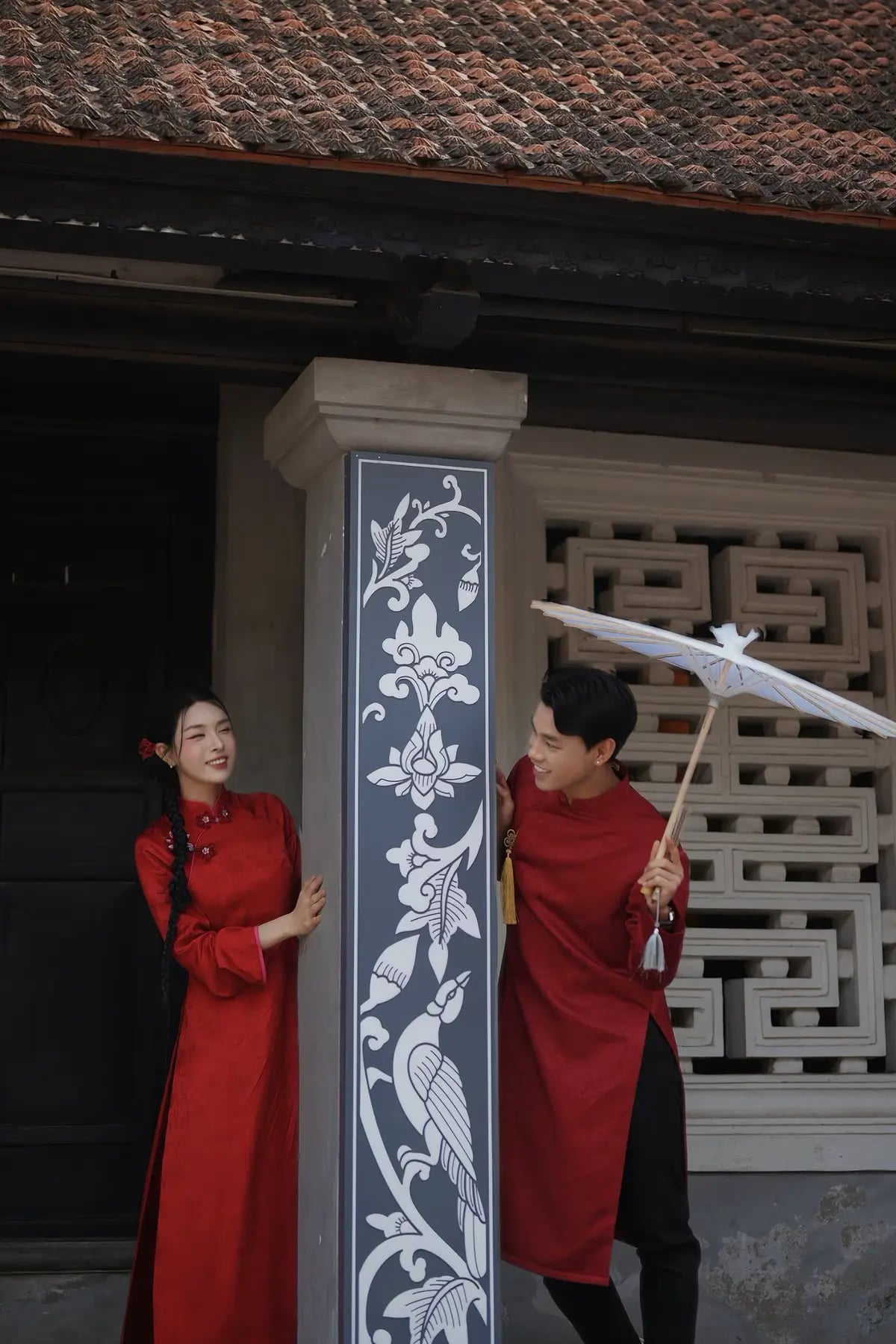 Văn Thanh chụp ảnh áo dài cứ ngỡ ăn hỏi với bạn gái gia thế "trâm anh thế phiệt" - Ảnh 1. Văn Thanh chụp ảnh áo dài cứ ngỡ ăn hỏi với bạn gái gia thế "trâm anh thế phiệt" - Ảnh 1.