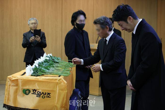 Dàn nghệ sĩ khóc nấc tiễn biệt 'ông nội quốc dân'- Ảnh 10.