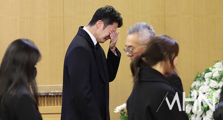 Dàn nghệ sĩ khóc nấc tiễn biệt 'ông nội quốc dân'- Ảnh 8.