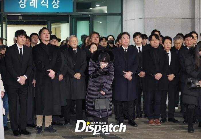 Dàn nghệ sĩ khóc nấc tiễn biệt 'ông nội quốc dân'- Ảnh 18.