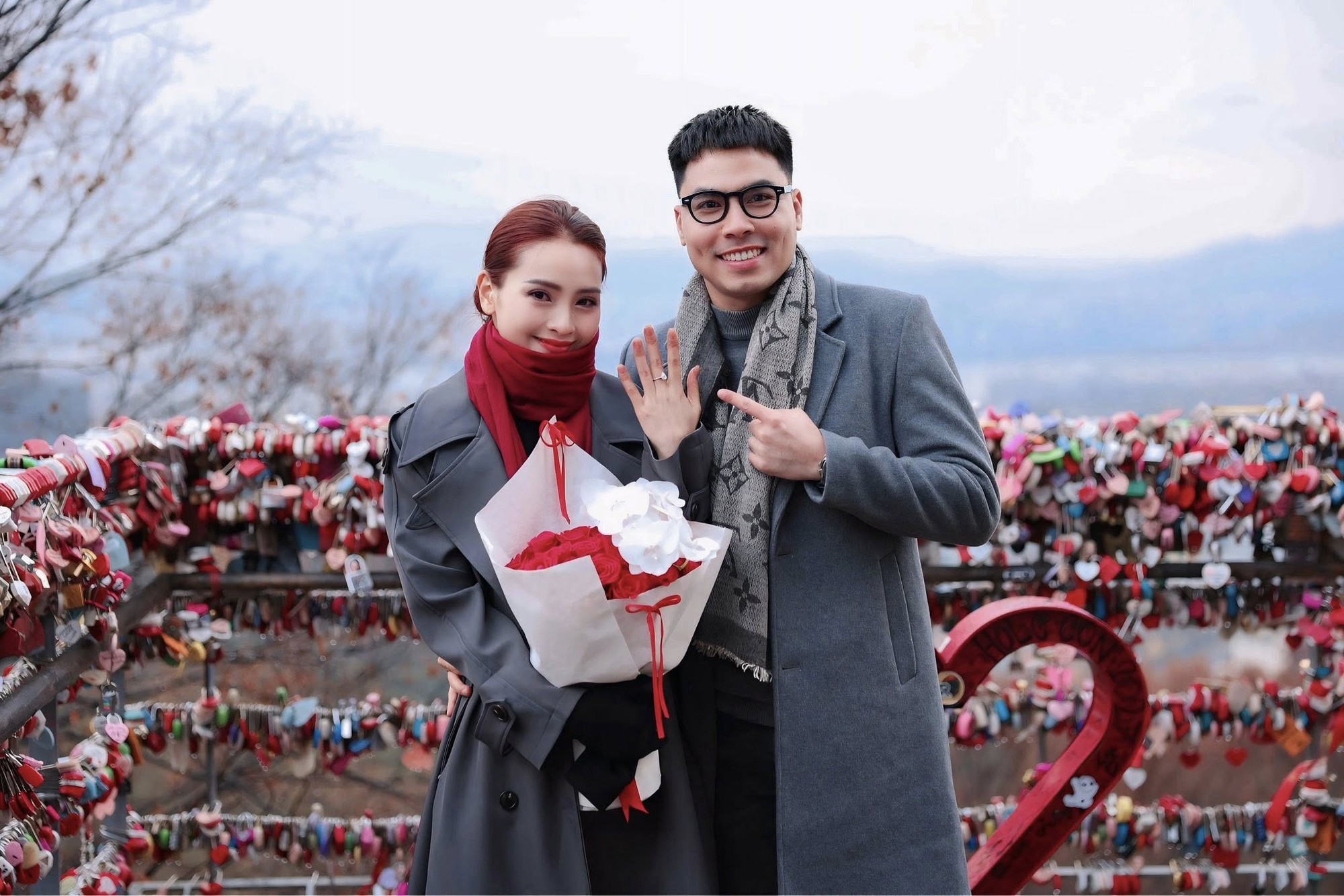 MC Mù Tạt của VTV được cầu thủ nổi tiếng, ít hơn tuổi quỳ gối cầu hôn ở Hàn Quốc - Ảnh 1. MC Mù Tạt của VTV được cầu thủ nổi tiếng, ít hơn tuổi quỳ gối cầu hôn ở Hàn Quốc - Ảnh 1.