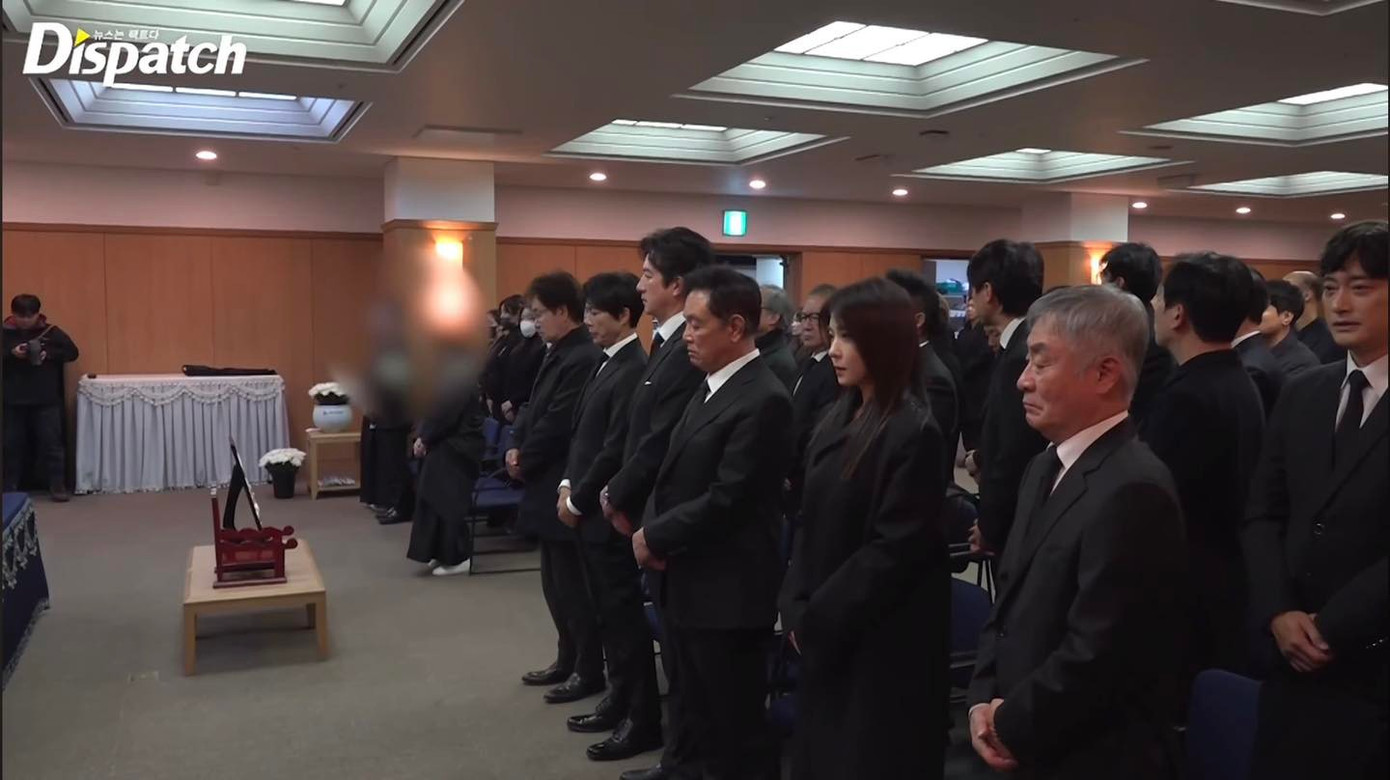 Dàn nghệ sĩ khóc nấc tiễn biệt 'ông nội quốc dân'- Ảnh 1.