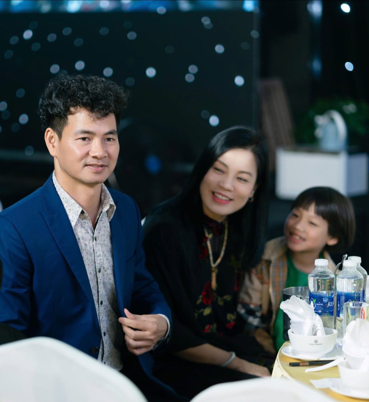 Vợ Cục trưởng Cục Biểu diễn Nghệ thuật: "Bên cạnh chồng là mẹ con em lu mờ"- Ảnh 1. Vợ Cục trưởng Cục Biểu diễn Nghệ thuật: "Bên cạnh chồng là mẹ con em lu mờ"- Ảnh 1.