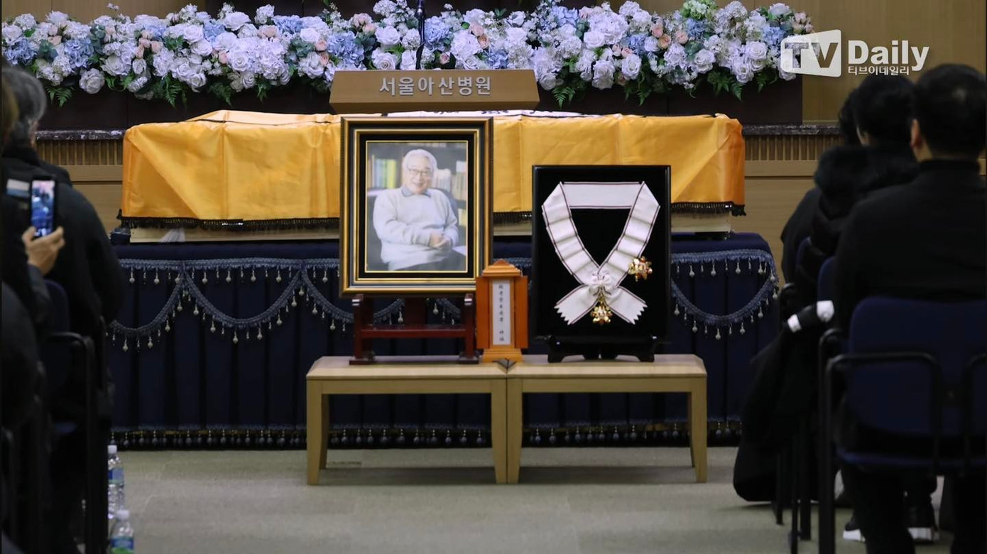 Dàn nghệ sĩ khóc nấc tiễn biệt 'ông nội quốc dân'- Ảnh 17.